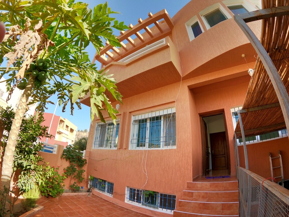 Appartement Rez-de-Chaussée avec Terrasse - Vue Mer & Montagnes à Imi Ouaddar