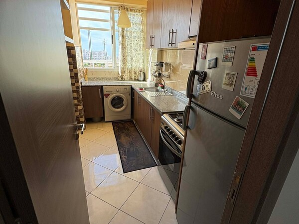 Beautiful Bright Modern Apartment - Excellent Location