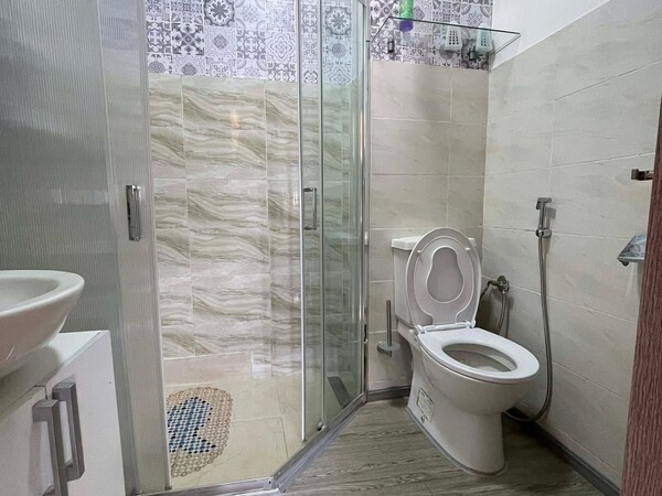 Beautiful Bright Modern Apartment - Excellent Location