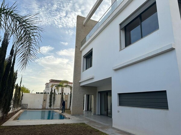 Luxury villa with private pool in Iligh