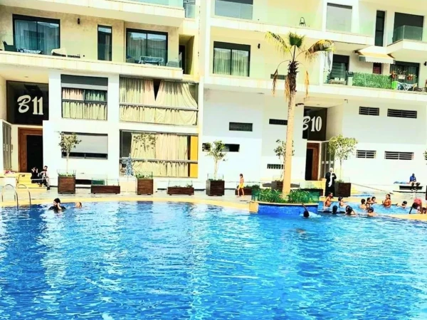 Séjour Élégant Piscine