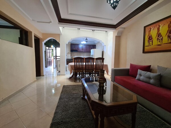 Appartement de Charme Style Marocain avec Grande Terrasse - Idéal Vacances à Agadir