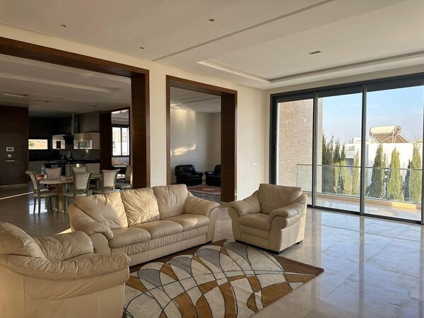 Luxury villa with private pool in Iligh