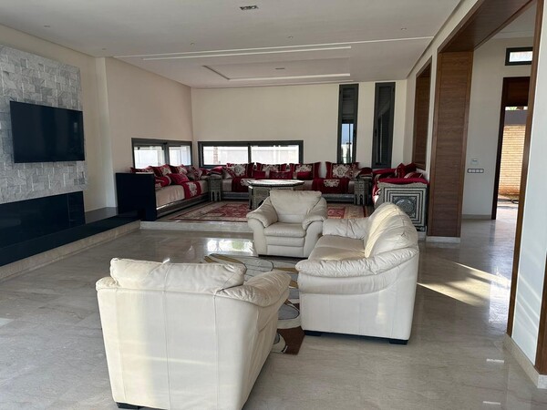Luxury villa with private pool in Iligh