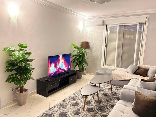 Beautiful Bright Modern Apartment - Excellent Location