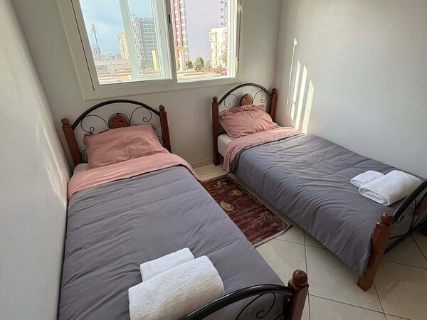 Beautiful Bright Modern Apartment - Excellent Location