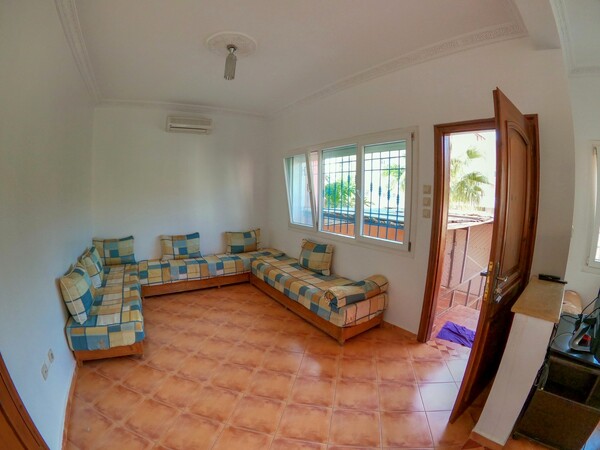 Appartement Rez-de-Chaussée avec Terrasse - Vue Mer & Montagnes à Imi Ouaddar