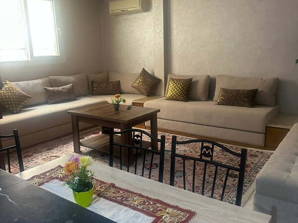 Bel appartement 2 chambres avec ascenseur - Centre Hay Salam Agadir (Résidence privée)
