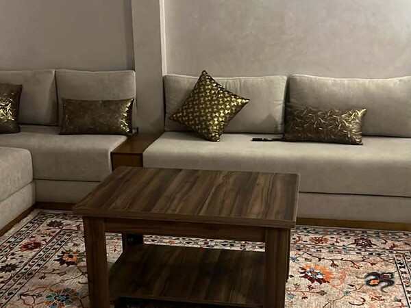 Bel appartement 2 chambres avec ascenseur - Centre Hay Salam Agadir (Résidence privée)