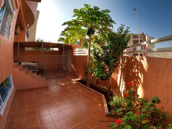 Appartement Rez-de-Chaussée avec Terrasse - Vue Mer & Montagnes à Imi Ouaddar