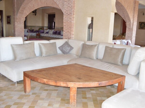 Grande Villa de Luxe avec Piscine Privée - 7 Suites & 6 Salons | Iligh Agadir