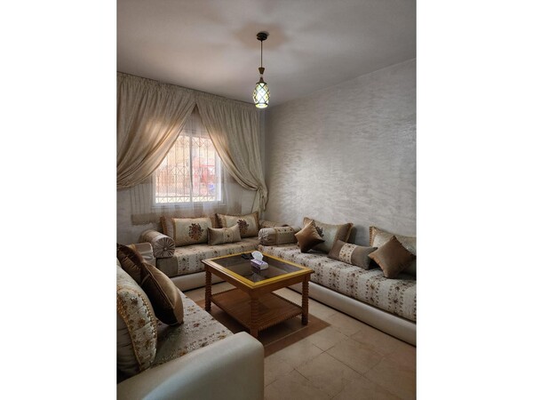 Appartement Confortable 1 Chambre avec Salon Marocain à Agadir