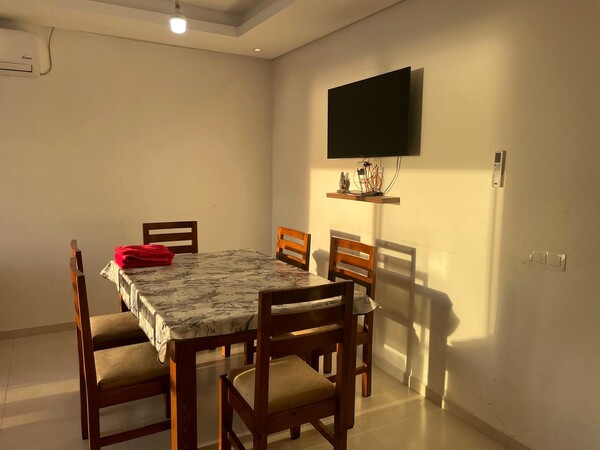 Appartement 2 Chambres avec Vue Mer - Proche Plage à Agadir